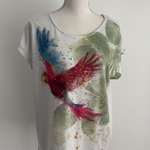 NWT Colorful Parrot Graphic T-Shirt - Picture 2 of 8